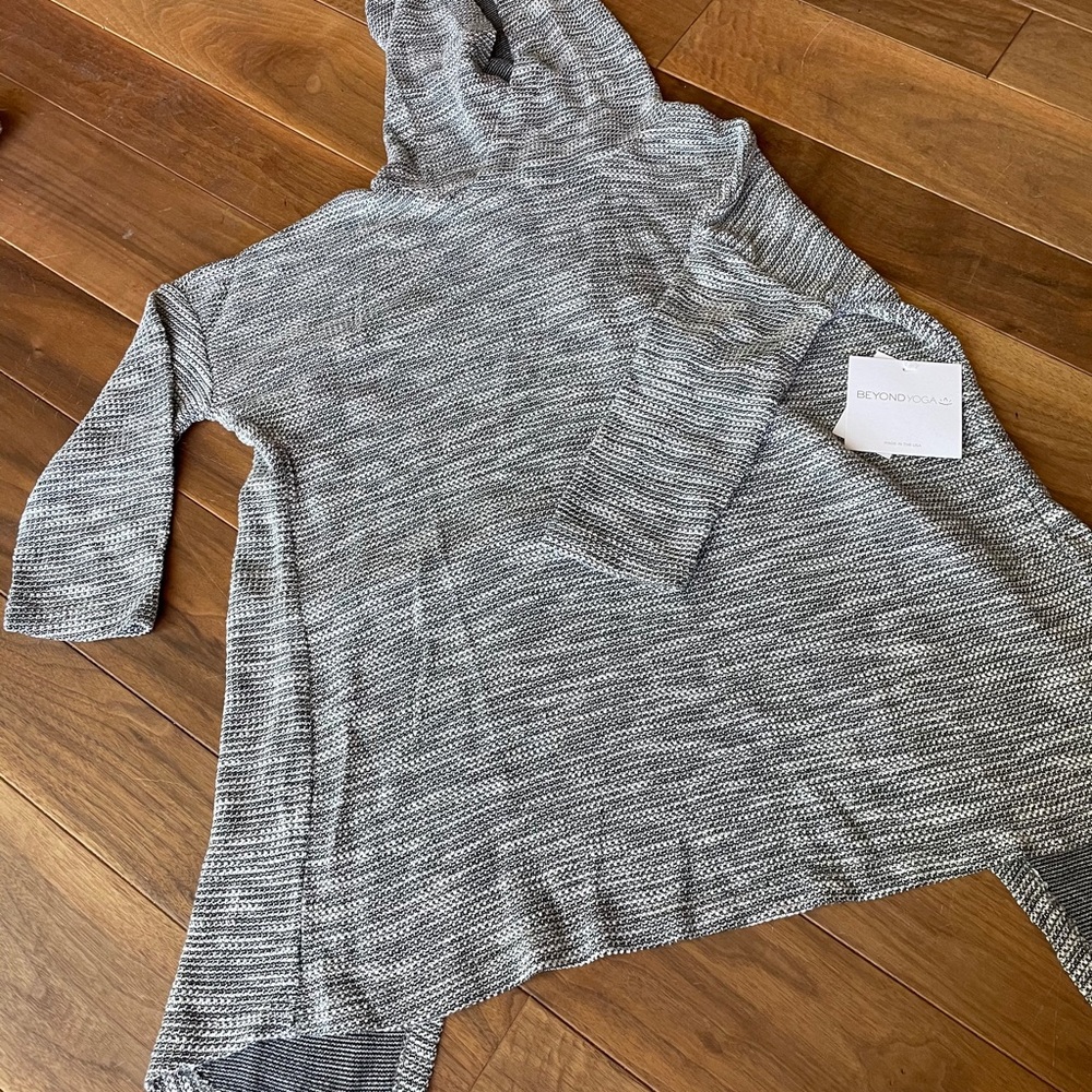 BRAND NEW Beyond Yoga 3/4 length Split-back Hoodie